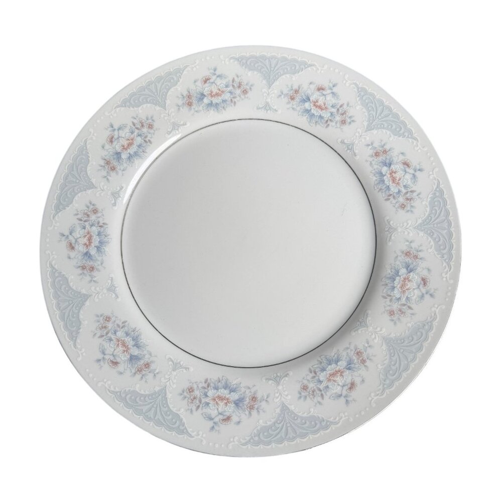 Vintage Fine China Dinner Plates Silver/Grey Blue Floral Chantilly Lace Pattern